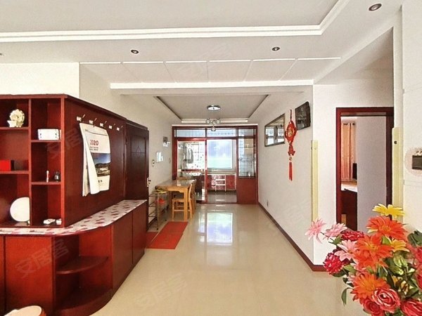 青岛即墨开发区龙山花园创智新区 靠近鹤山路 门口就有公交车 停车