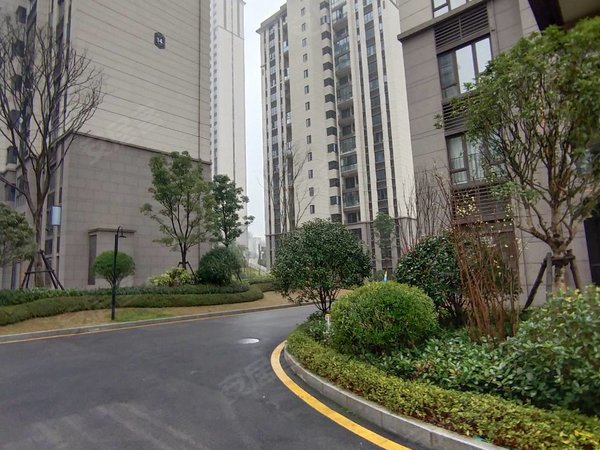 清镇碧桂园西南上城映山府双地铁口西南商贸城国际购物中心对面精装五