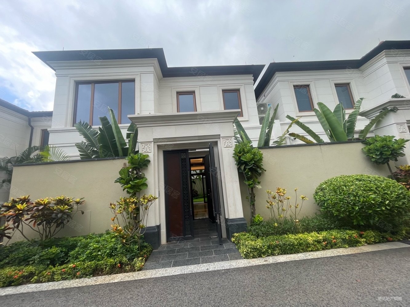 绿城海棠潮鸣(别墅)4室2厅3卫136㎡南北1379万