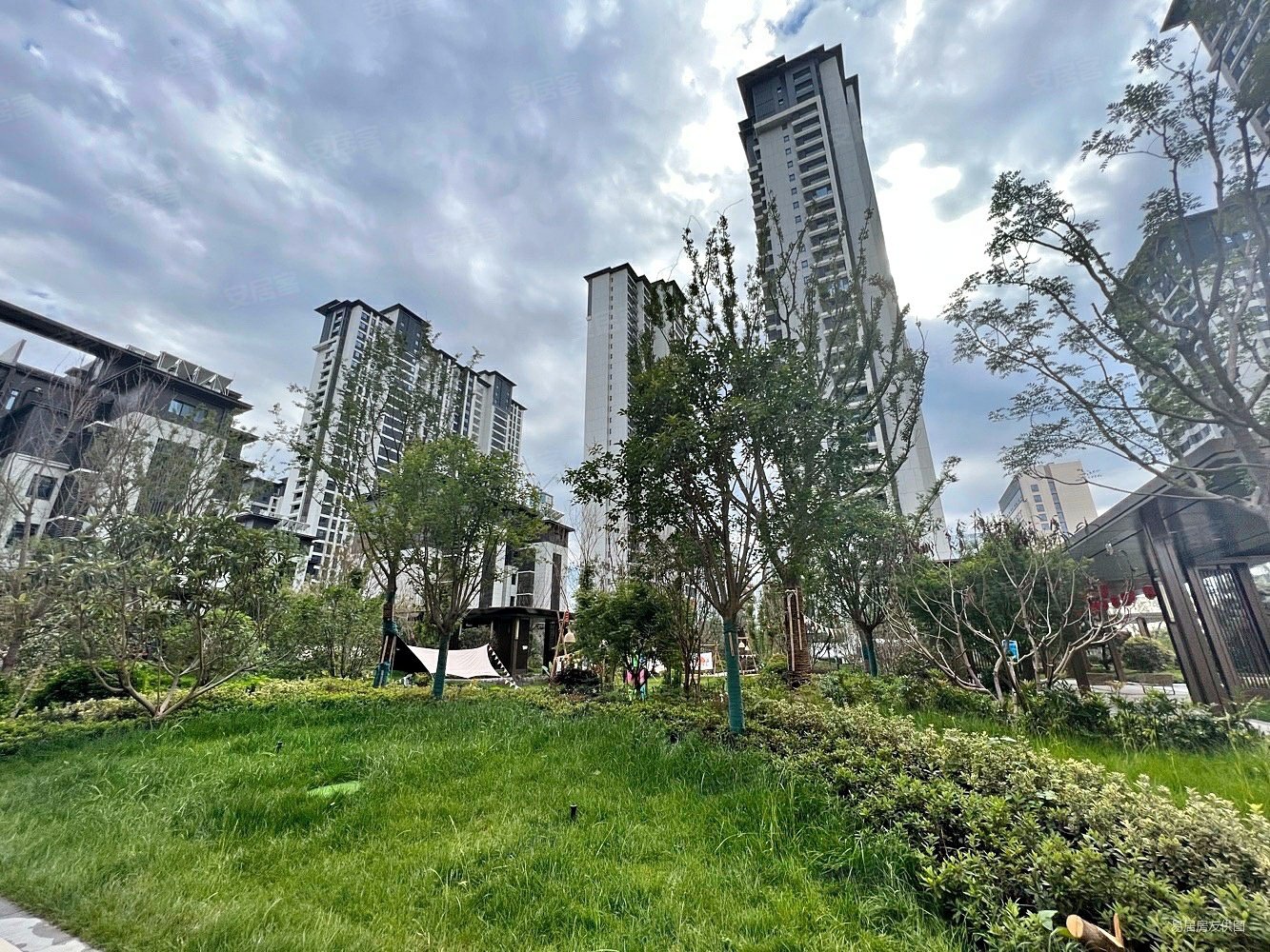 看房随时 急,天地源兰樾坊二手房,240万,3室2厅,2卫,136平米-西安安居