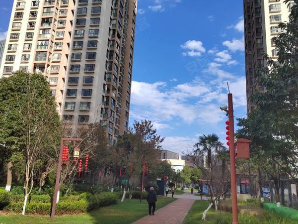 昆明西山大商汇润城2区空房出租 西山区大商汇(近万达)润城二期精装