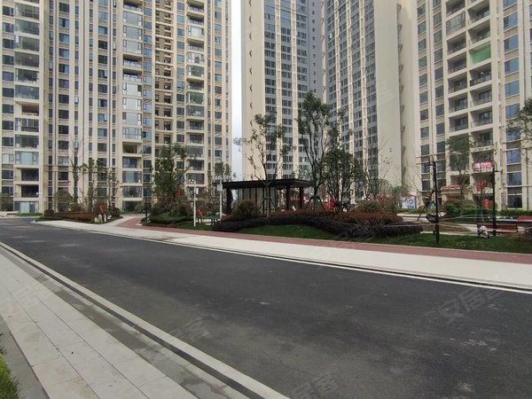 清镇碧桂园西南上城映山府贵阳北师大附中傍,西南商贸城斜对面,精装