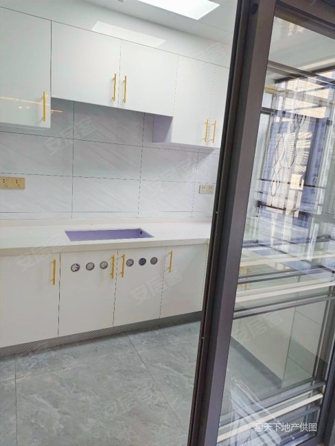 德润天峰南北通透的3房2厅精装修出租