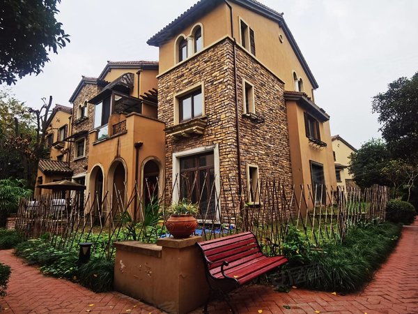 重庆沙坪坝大学城龙湖东桥郡大学城 龙湖东桥郡 精装联排别墅 端户