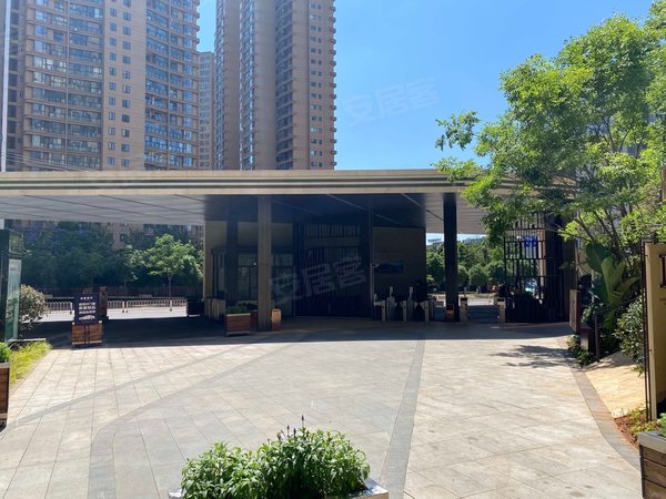 昆明官渡新螺蛳湾俊发澜湾俊园澜湾俊园114平米带车位拎包入住2100元