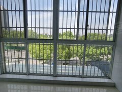 阜阳经济开发区阜颍路诚心出租,看房方便宽敞明亮,居住舒服小区周边交通便利花园出租房源真实图片