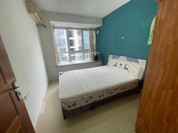 【多图】金江大厦,解放碑租房,金江大厦精装修两室一厅出租,渝中租房