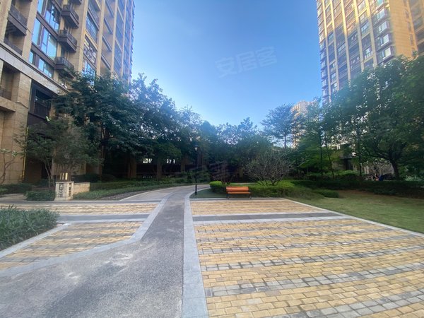南宁良庆良庆镇沁园五象总部基地 地铁口低密度小区 精装5房保养好