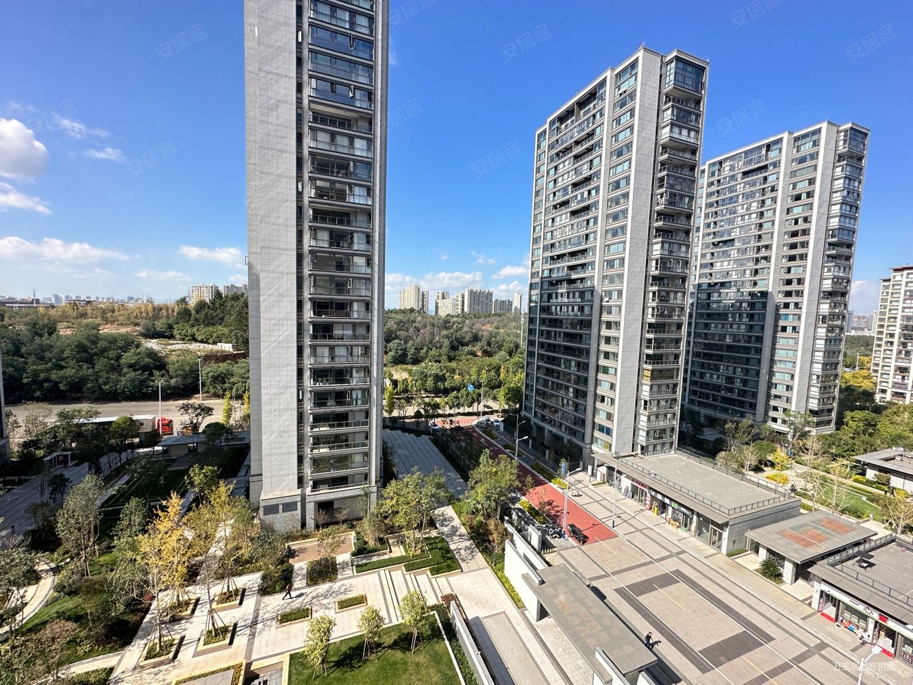 地铁口板式小高层单价8000起拎包入住赠送车位房东急售