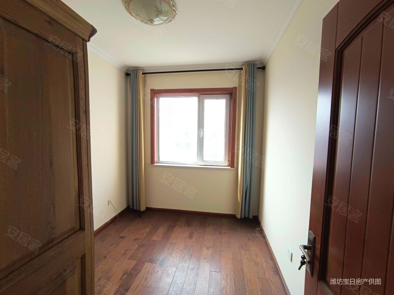 青云国际城新出电梯房大h户型精装未住三室两卫