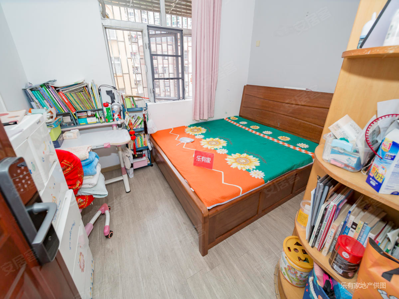 丽湖小两房户型,业主自住着急卖,价格可以谈,满五年