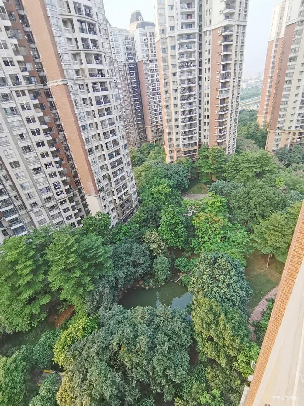 保利城花园三房两卫123方125万业主诚心出售