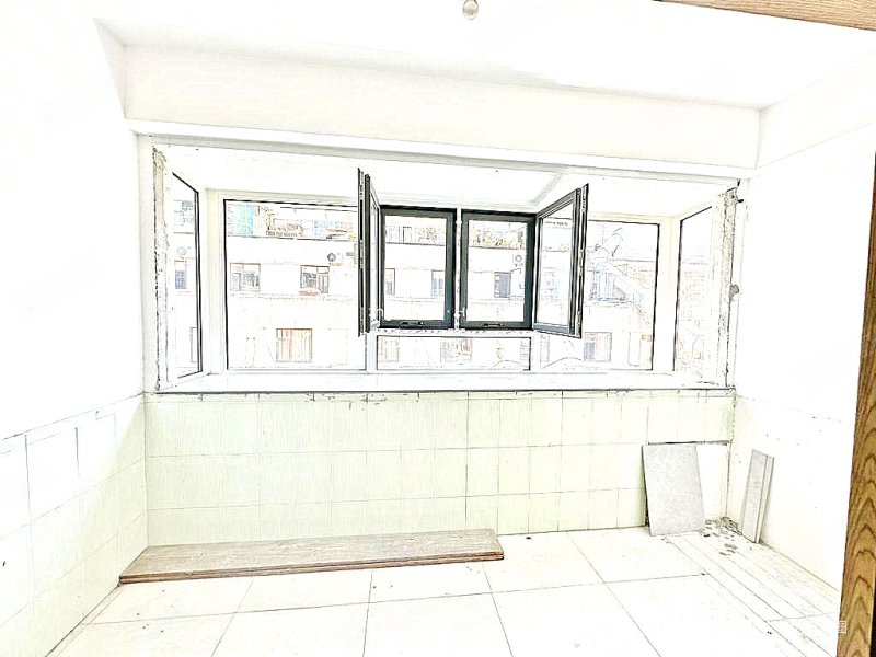 省立100米 经七路石油单位宿舍 产权地下室大院停车 急售