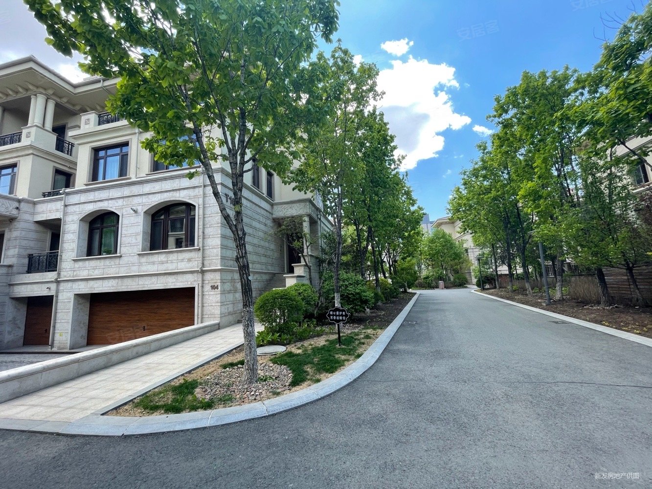 赠送字母车位大花园位置好伟峰东樾别墅