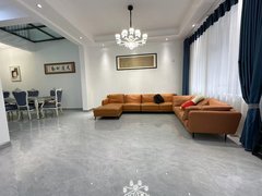 昆明官渡福保片区滇池会展中心 招商雍景湾 精装修联排别墅 带家具出租 带花园出租房源真实图片