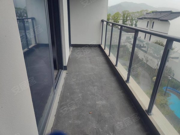 绍兴柯桥夏履融杭府三房两厅一厨二卫,风景好,交通方便,民水民电,看房