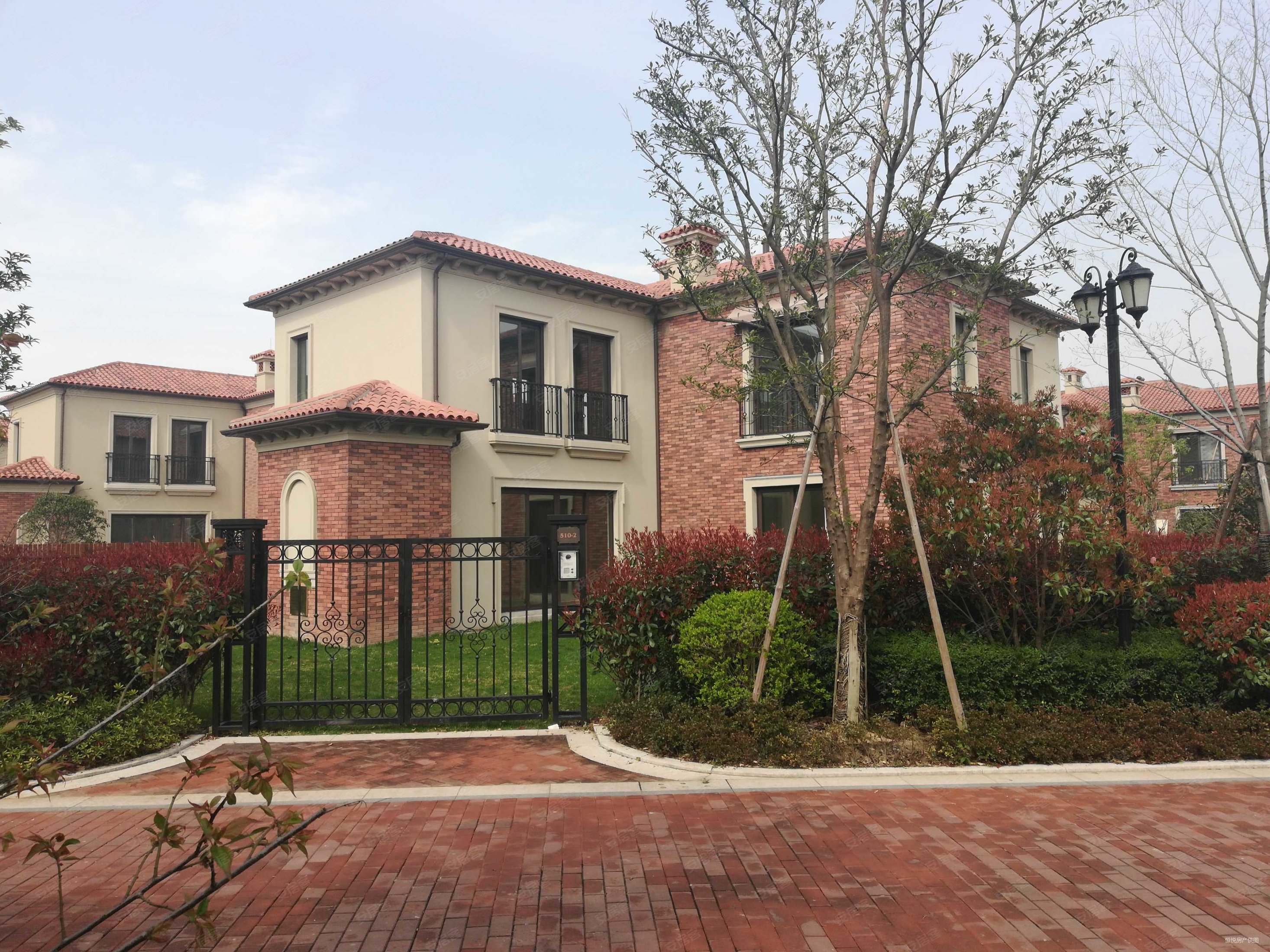 时代御湖合院别墅私密集中南花园200平难得遇到的大花园