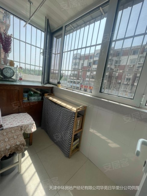 长华里2楼跨外阳台精装3室你说价格就卖