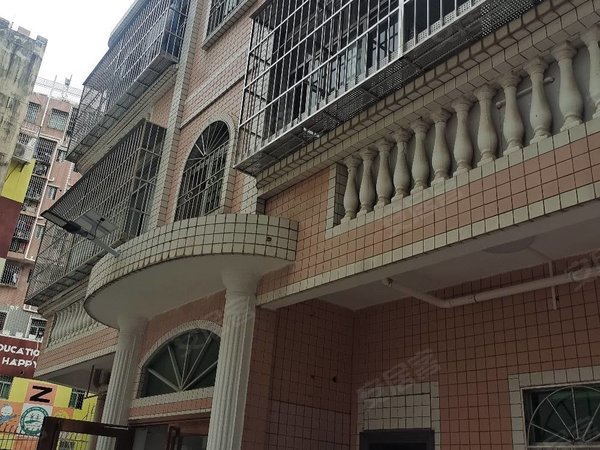 深圳宝安石岩罗租旧村出租罗租学校旁边 精装修大1房一厅拎包入住