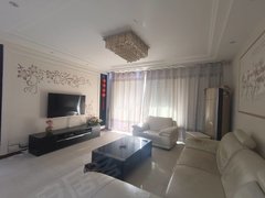 梁山伦达广场浙江装饰城美的亚上新，拎包入住随时看房。3室两厅两卫，有钥匙出租房源真实图片