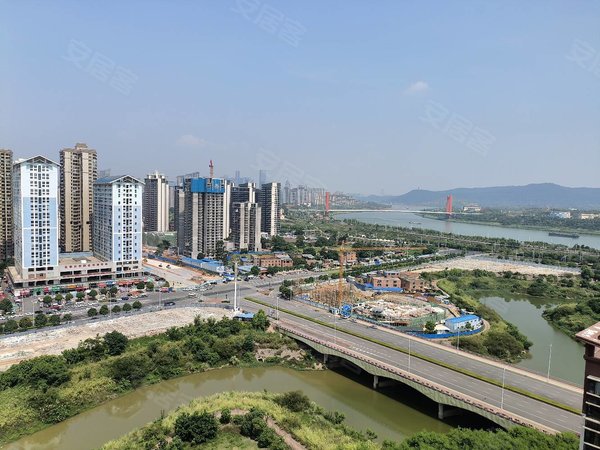 南宁良庆良庆镇五象大唐果2房配齐1500元,南北通透,采光好,周边配套