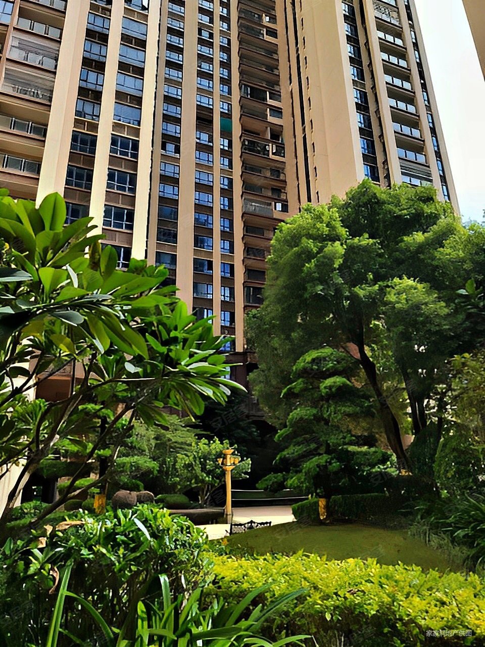 鑫洲湖心岛1号4室2厅2卫137.46㎡南北265万