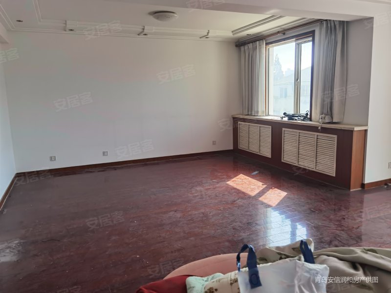 名都苑联排别墅带院子  带车库 带露台 看房随时