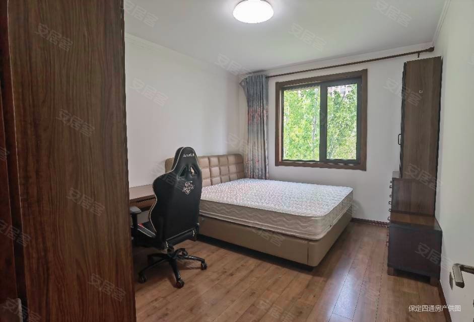 公园时代3室2厅2卫143.8㎡南北121万