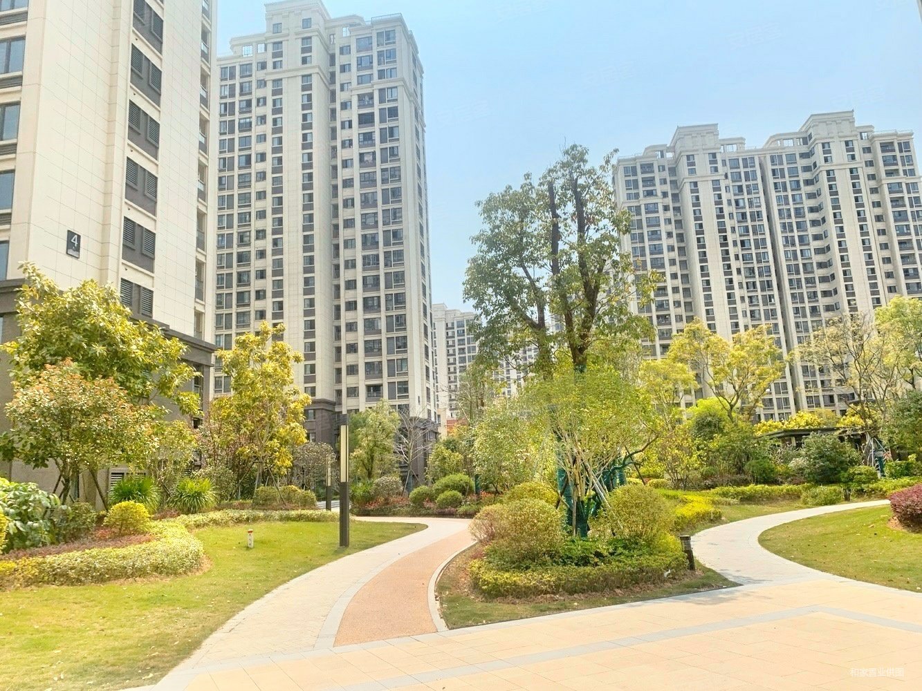 万达对面霞镜新城三区精装3房采光好户型好