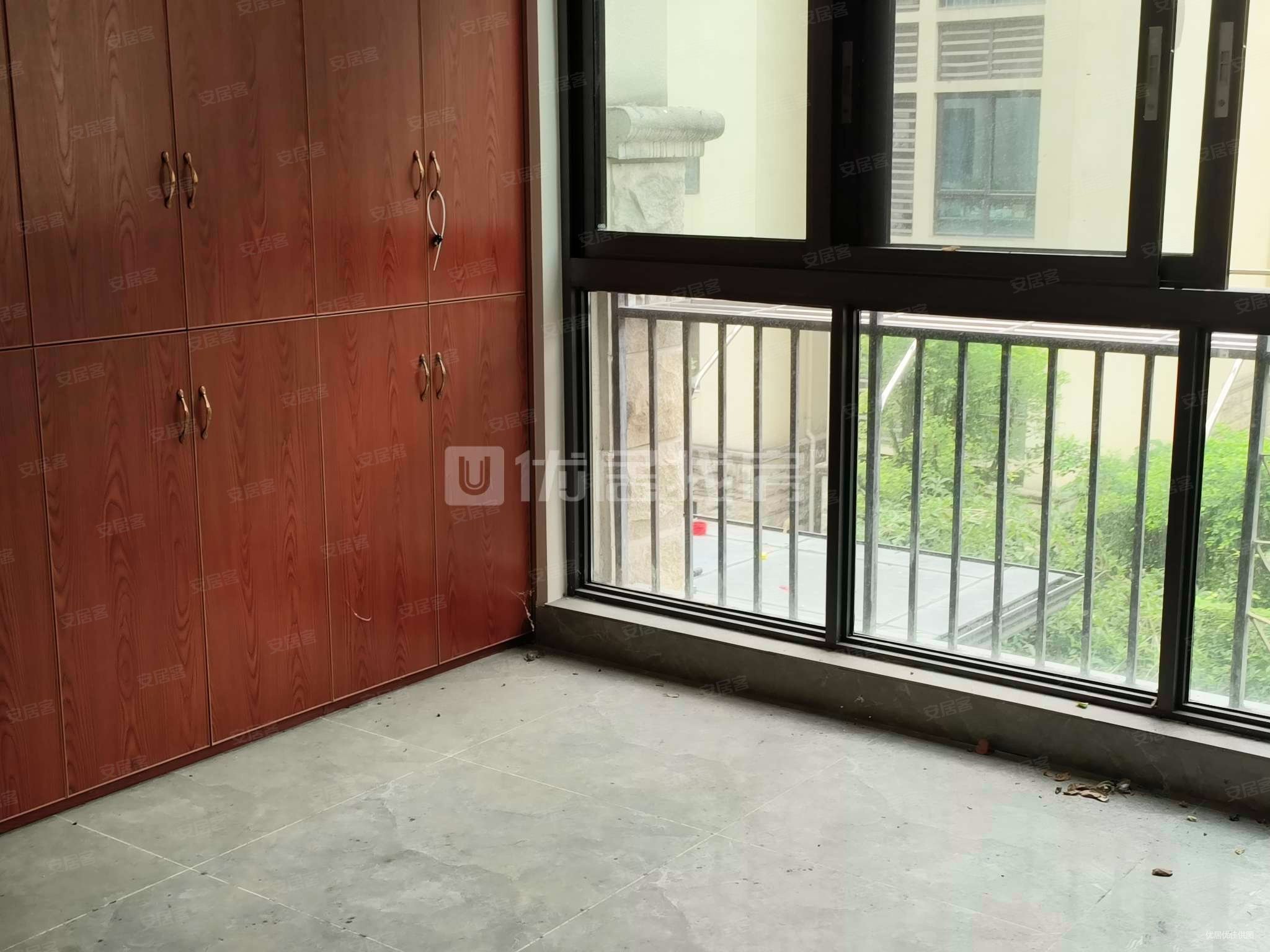 北城华府3室2厅2卫121㎡南65.6万