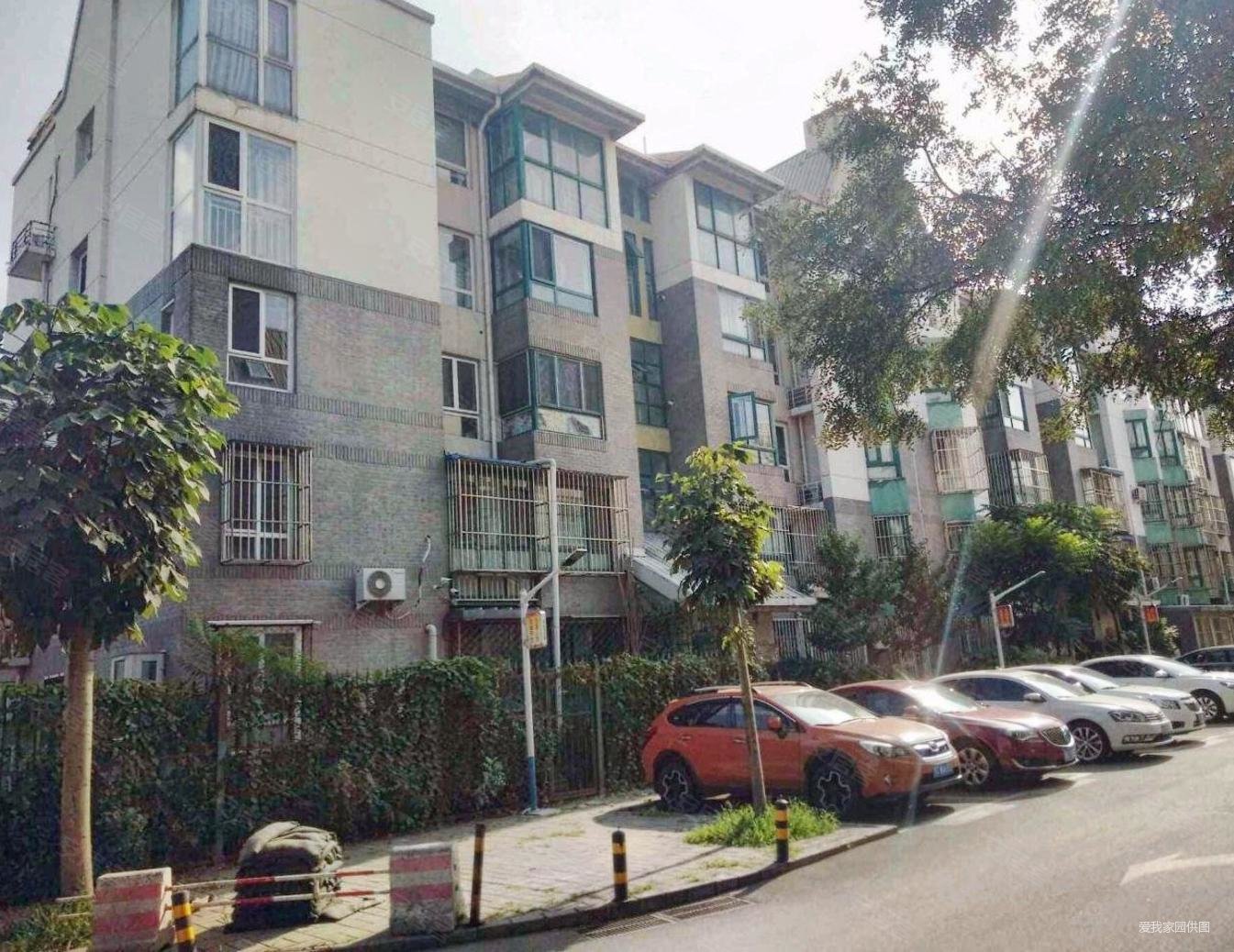 恋日绿岛出售一层 三居室随时可以看,恋日绿岛小区二手房,700万,3室2