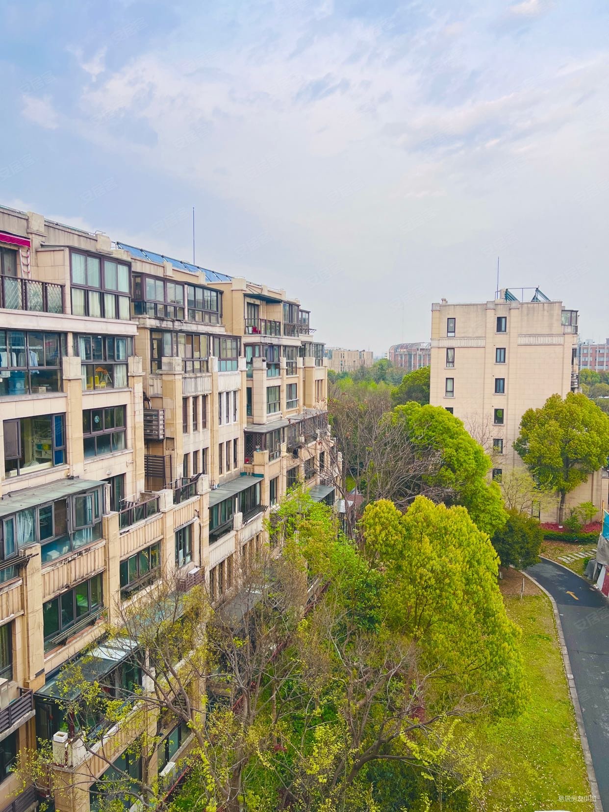 浦江颐城晶寓临地铁南向采光好装修好板楼