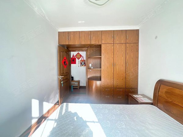 上海静安彭浦东寅公寓海鹰小区,精装三房一厅,3楼,实拍图,房东直签