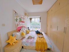 重庆南岸南坪精装主卧大衣柜 独卫飘窗 采光好空间大可养猫猫 近万达天街出租房源真实图片