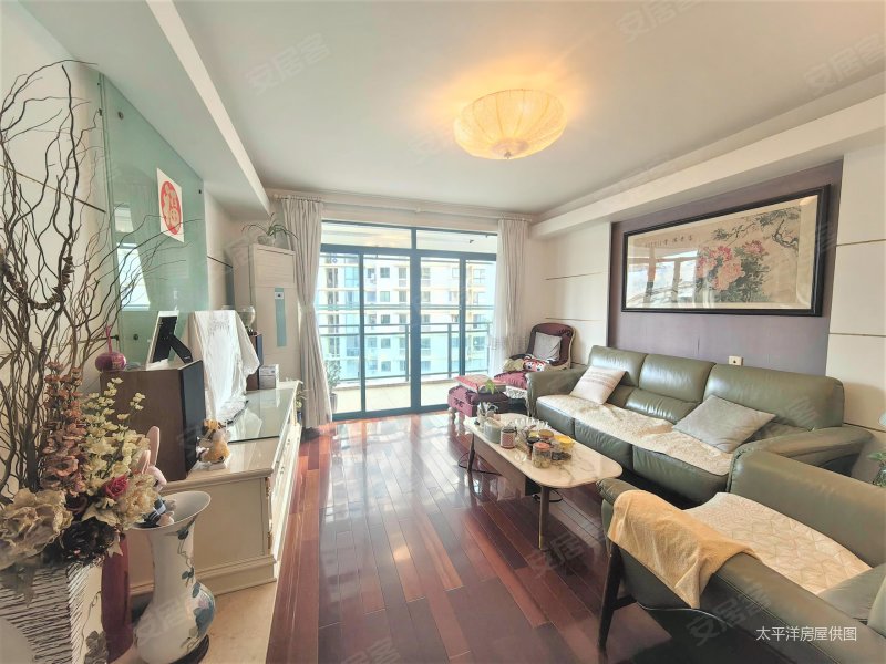 新出三房,有车位,价格好谈,新装修,拎包入住,位置好,诚意卖,虹桥馨苑