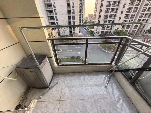 嘉兴南湖新丰镇和雅新家园林泾里林泾里2室1厅1卫，带阳台，近邬桥，开发区，押一付一，可短租出租房源真实图片