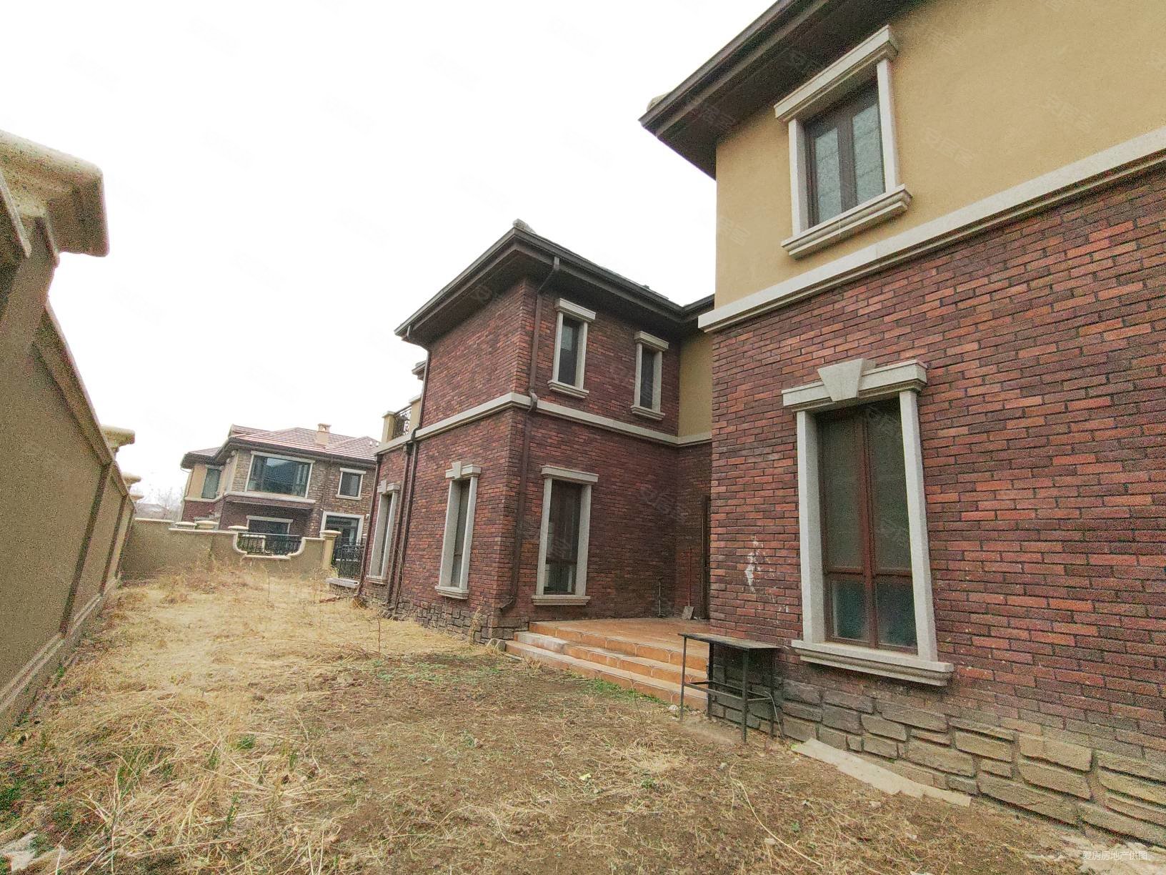 北辰红橡墅3室2厅3卫372.58㎡南北1150万