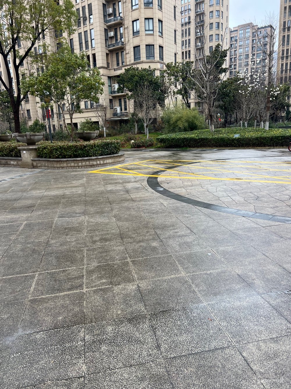 新潮塘全新装修2室2厅一卫一厨145万一口价