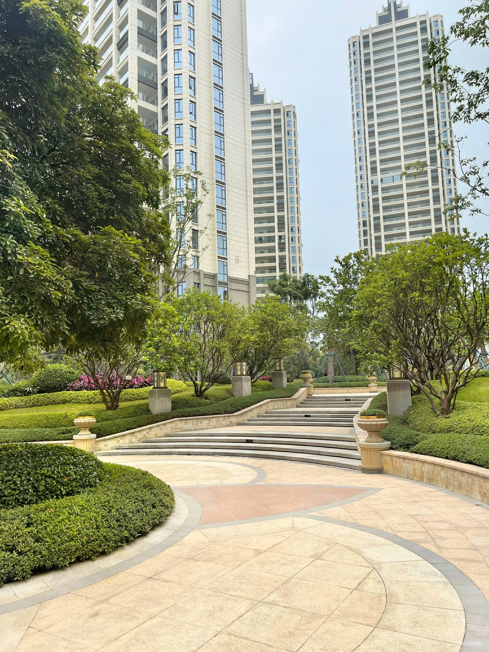 保利君悦湾6室2厅5卫340.38㎡南1000万