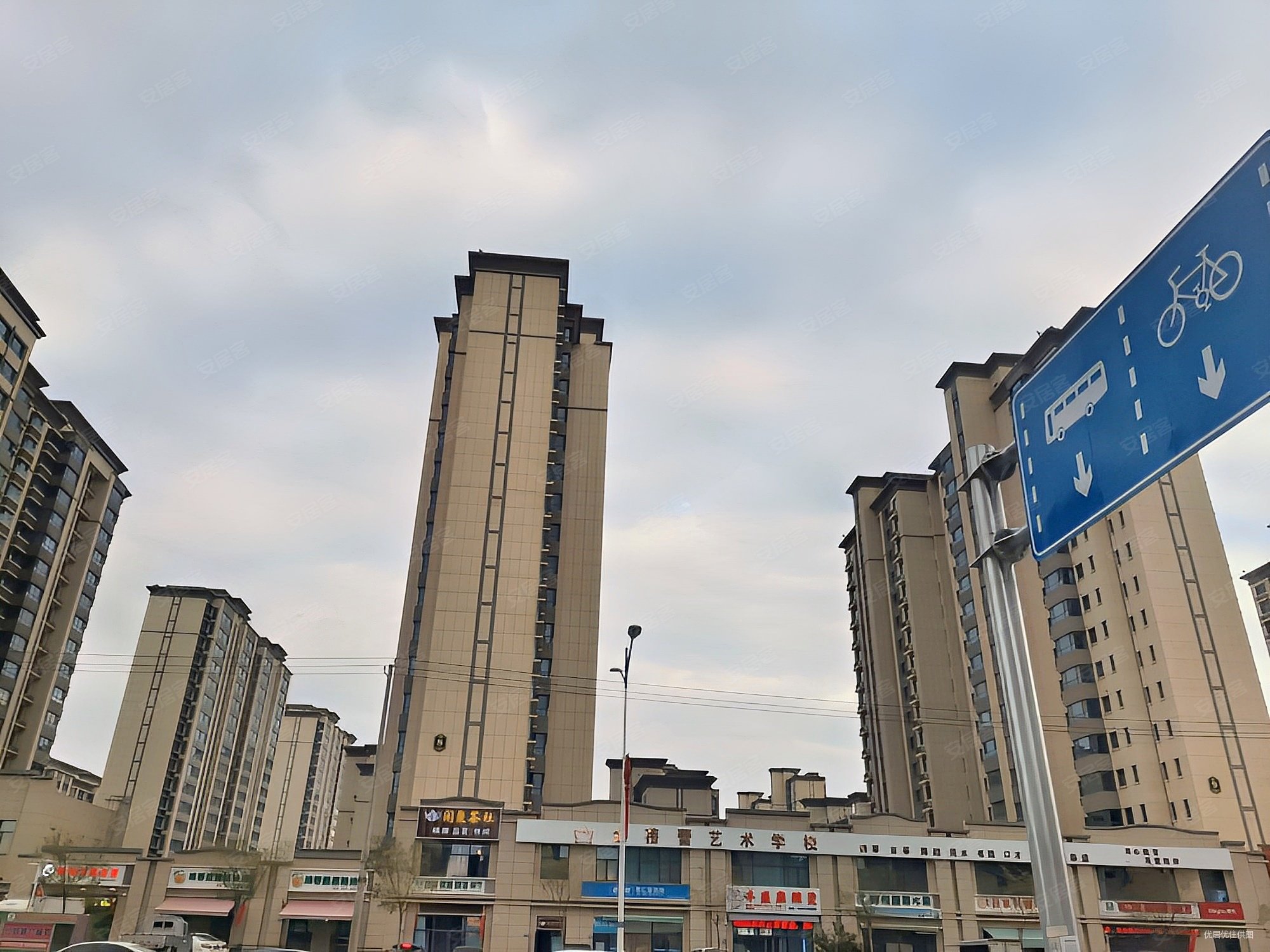 瑞岭名郡东区3室2厅1卫118㎡南75万