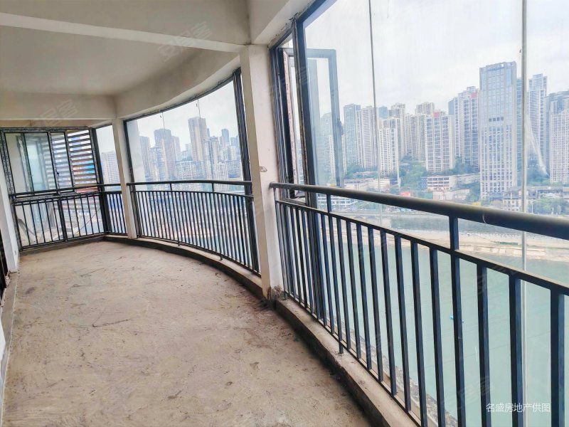 重庆公馆3室2厅2卫169㎡南北200万