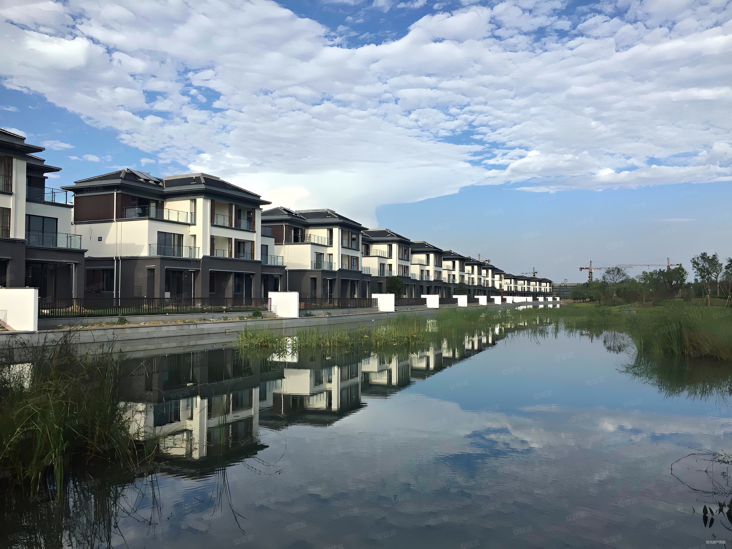 水月周庄(别墅)4室2厅4卫249㎡南北375万