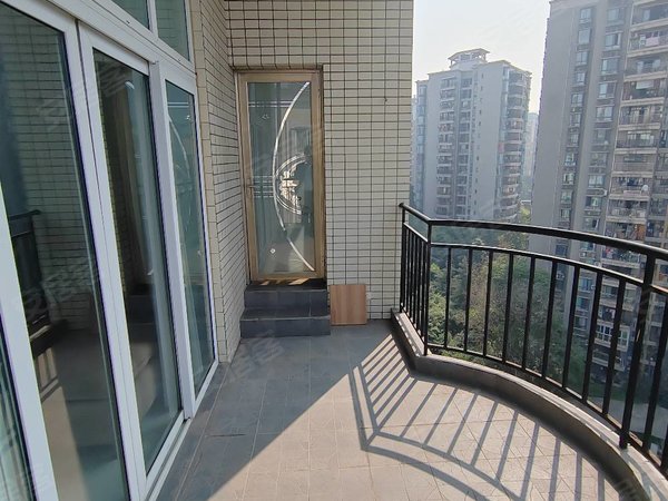 重庆南岸回龙湾回龙湾小区1900回龙湾小区100平大2房,主卧带书房干净