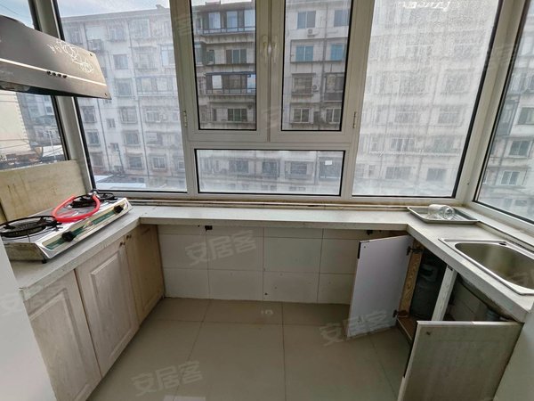 大连金州光明金湾路小区劳动局小区，包取暖物业，临近光明市场，瑞柏中心，中医院。出租房源真实图片