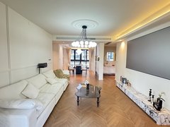 上海黄浦外滩/十六铺一线江景房 高区采光好 近豫园200米外滩出租房源真实图片