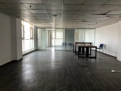 华南中心150平精装写字楼 玻璃隔断房间中央空调
