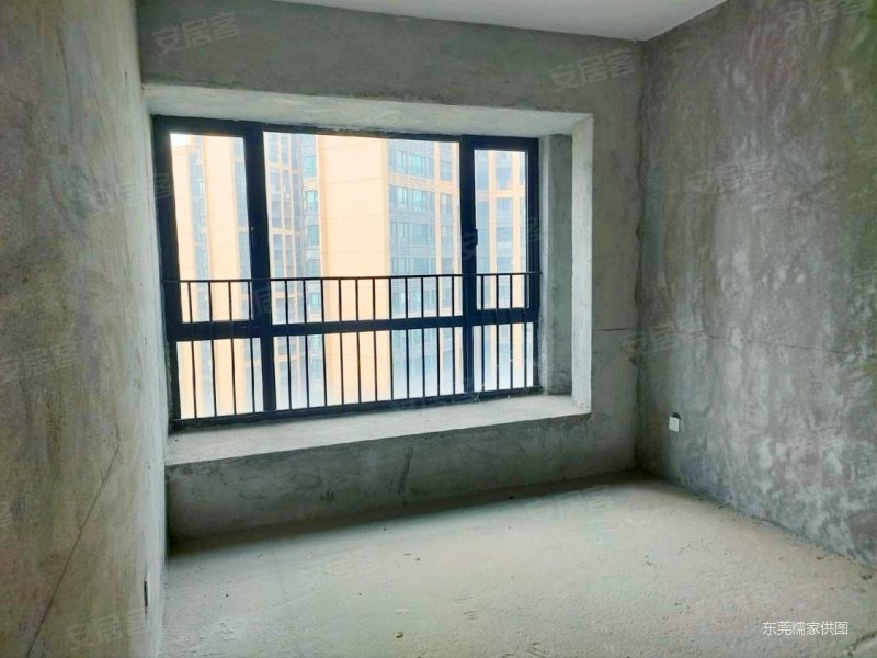 嘉宏锦城东部快速干线路3室2厅2卫11125平方米