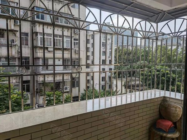 深圳罗湖水库东乐花园(罗湖)精装修四楼保养好家私家电全齐出租房源