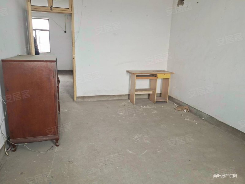 急售钱东社区4号地铁口7075平160万看房子方便