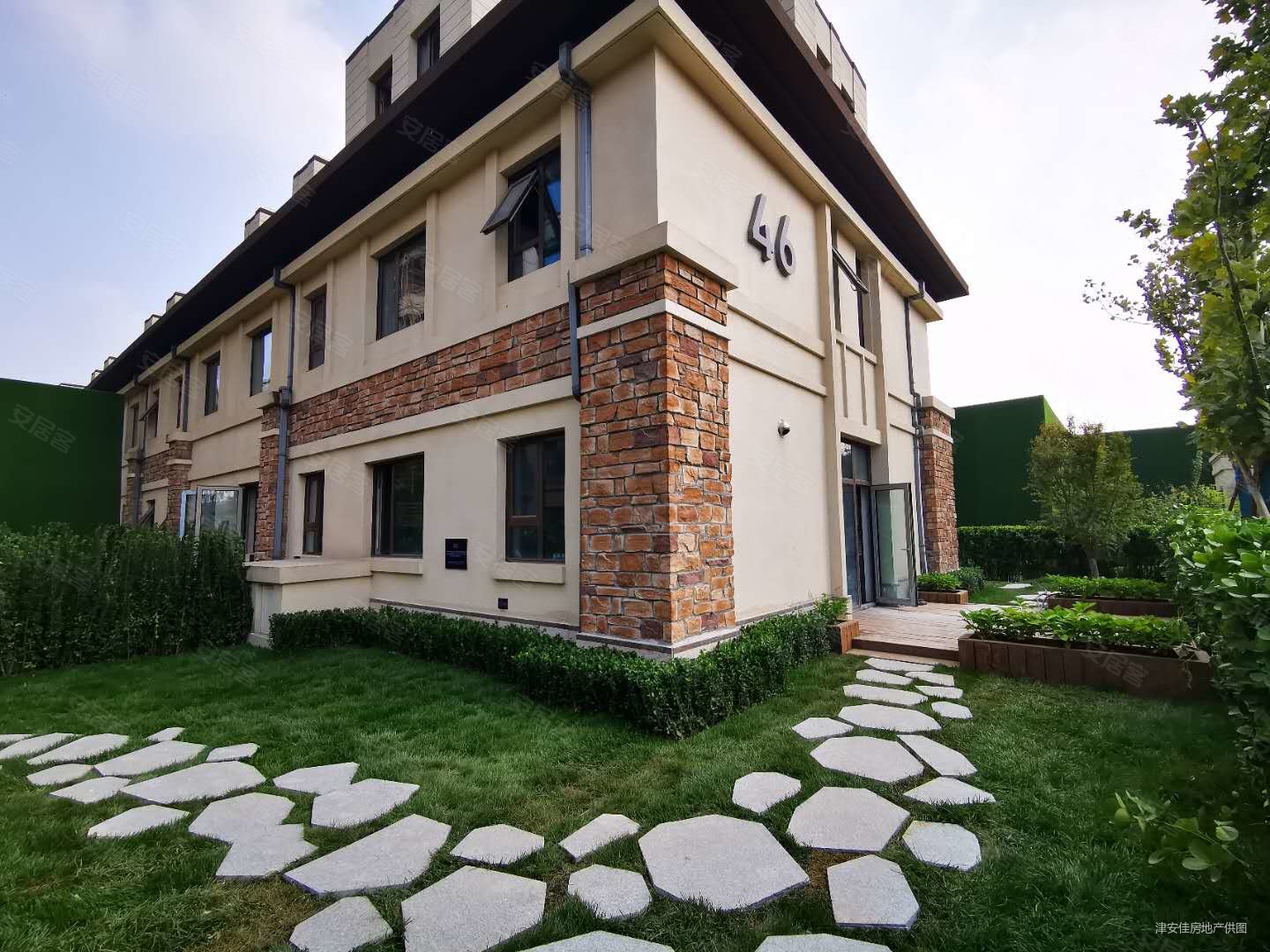 融信西海岸4室2厅4卫200㎡南北140万